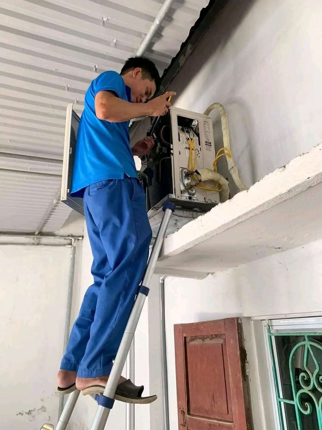 Thợ sửa điều hòa tại nhà ở Vinh đường Lý Nhật Quang, phường Trường Vinh