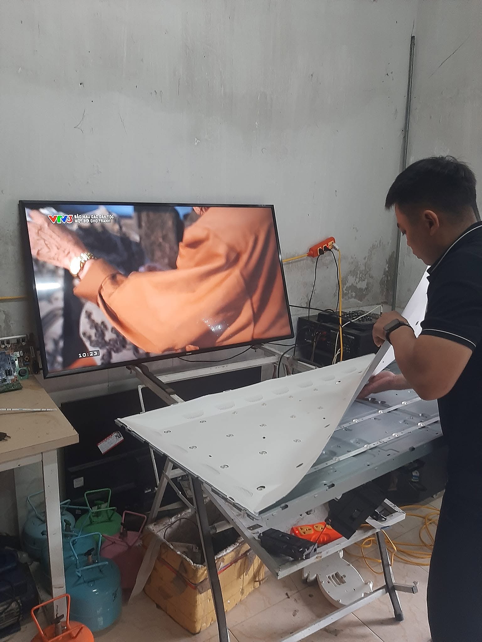 Thợ sửa tivi tại nhà ở Vinh – Sửa tivi không lên hình, mất tiếng, sọc màn hình